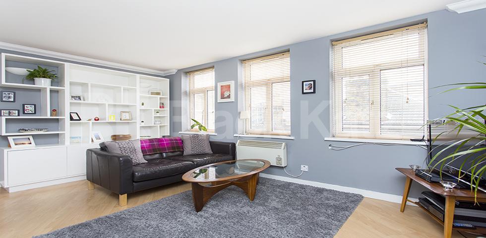			1 Bedroom, 1 bath, 1 reception Flat			 Stoke Newington High Street  , STOKE NEWINGTON 
